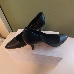 Black 3 1/4 in heel